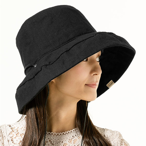 ★【100%紫外線遮蔽率】！有效抵擋UV紫外線陽傷害！★【寬帽緣】拉大防曬遮蔽範圍,並有修飾小臉效果。★【防風吹落設計】當戶外風大時也不擔心帽子吹落！★【可塑型折邊帽緣設計】可依需求自由調整帽緣角度或