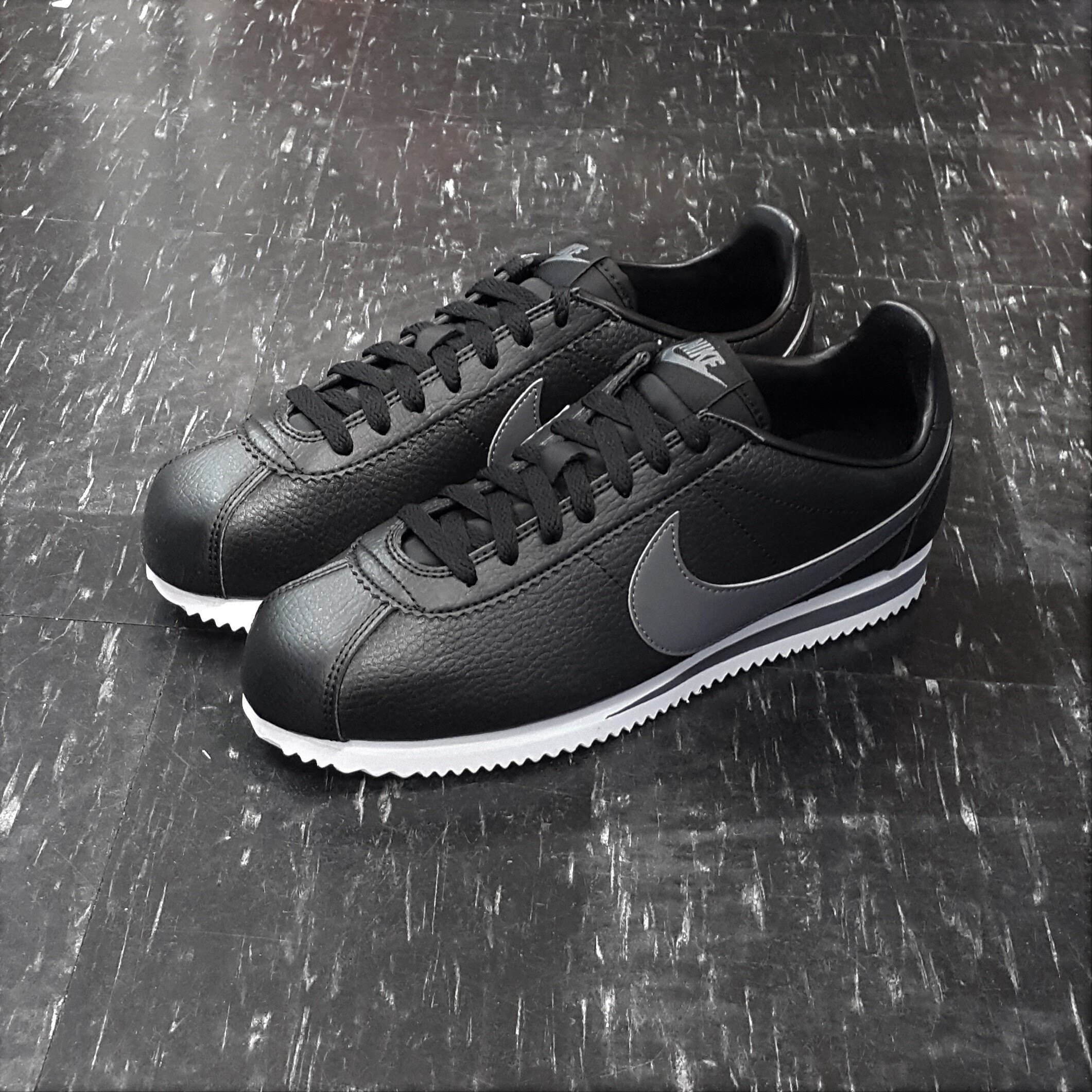 NIKE CLASSIC CORTEZ LEATHER 阿甘鞋 黑色 灰色 黑灰 黑白 灰勾 黑灰白 皮革 經典 749571-011