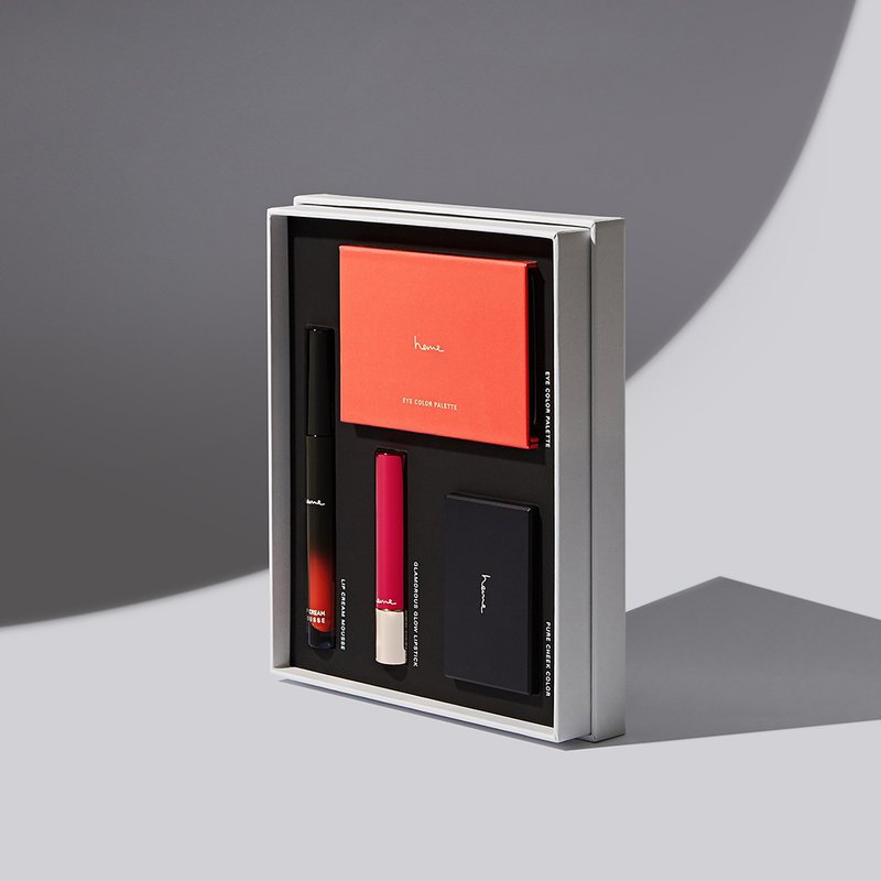 heme 2019年度禮盒 內容物 六色眼影盤+純色腮紅+柔霧慕斯唇釉+精萃水亮唇膏 原價1290元 特價999元