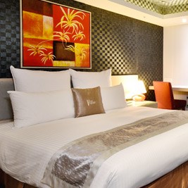 耗資2億打造的時尚飯店，每房皆有按摩浴缸！夜貓子入住超值價，近捷運大橋頭站及雙連站，交通位置超便利