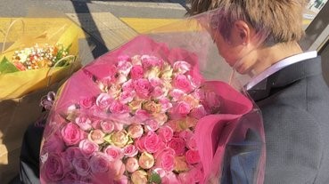 【市已爛】慶祝高中畢業，向伴侶送出100枝玫瑰的潮流
