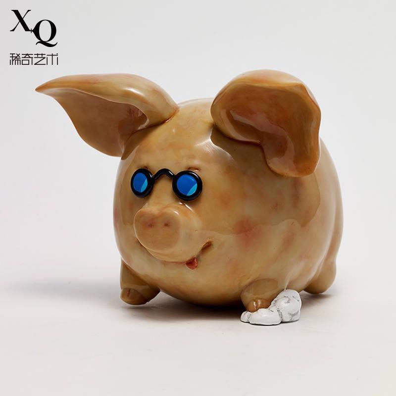 藝術家通過與商業的合作，為藝術、人文、社會發展創造了更多的可能性，也給大眾的文化生活注入了更多可供探尋的藝術靈感。 注意事項 保養清洗： 1. 藝術品應防止在通風乾燥的地方，平時使用柔軟的布擦拭作品表