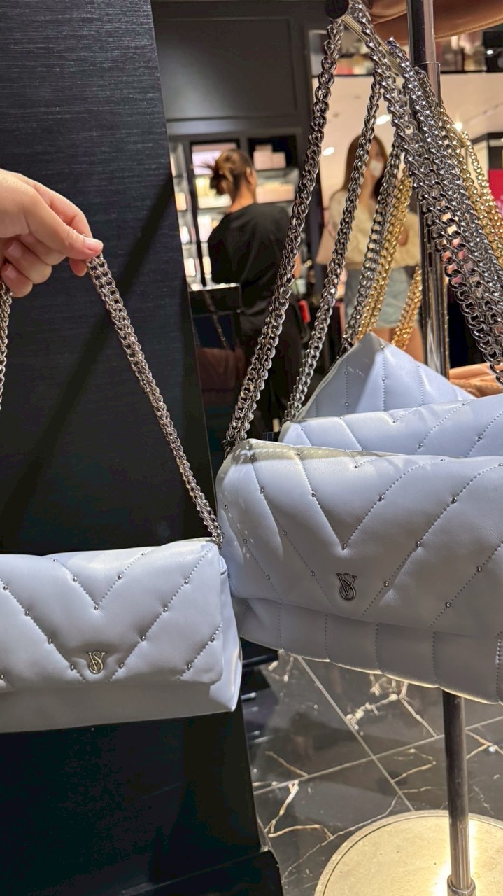 รับหิ้วทุกแบรนด์🛍️