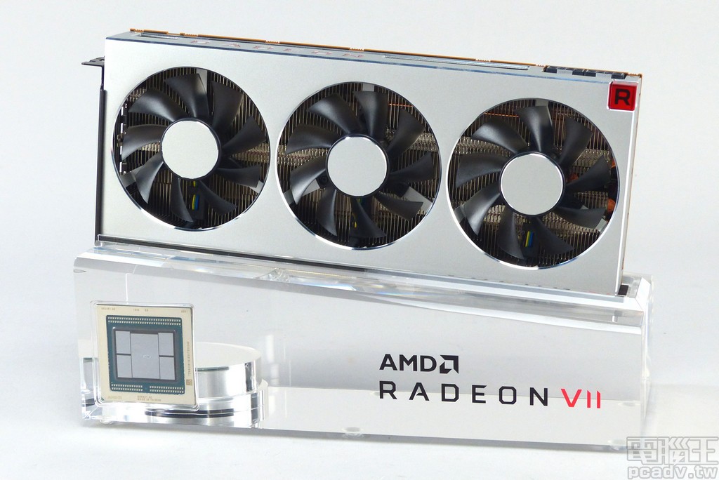 Radeon VII 放置在於壓克力底座展示