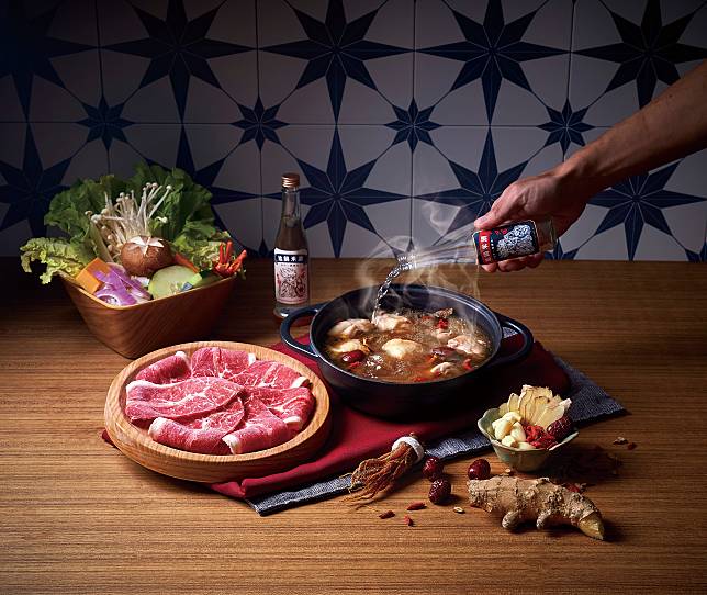 酒香老火薑煸麻油鍋(圖片提供/尬鍋)