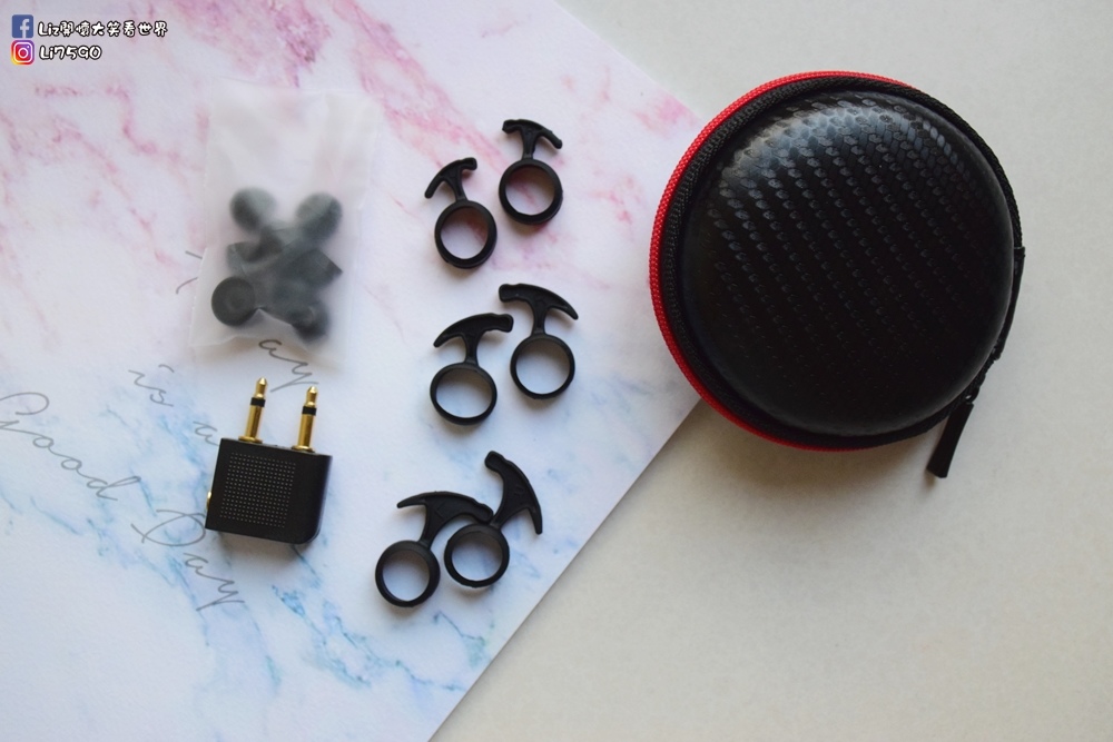 360 eB音霸5.1聲道超重低音耳機DSC_0183Liz開懷大笑看世界.JPG