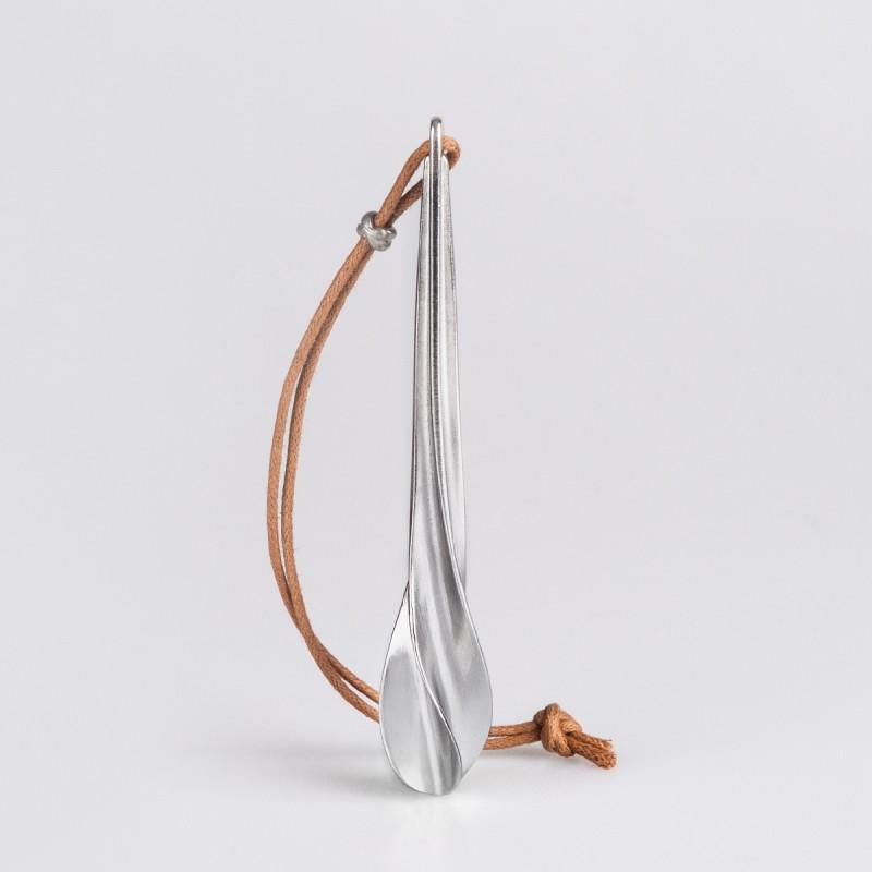 產品特色 特色一：提升醇厚口感與層次，適用各式酒款 特色二：螺旋浪雲設計，實用的東方居家美學 特色三：九道工序，手工精修細磨造就完美 特色四：淨化水質、抑菌且不易氧化 特色五：採用純錫製造，安全無毒 