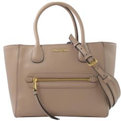 ◎★高質感牛皮材質|◎★低調經典浮雕LOGO|◎★獨特俐落簡約的造型品牌定位:國際精品品牌:MIUMIU背法:手提包款:手提包顏色:粉紅色系外層材質:牛皮外層材質說明:牛皮內層材質:布面流行元素:全素