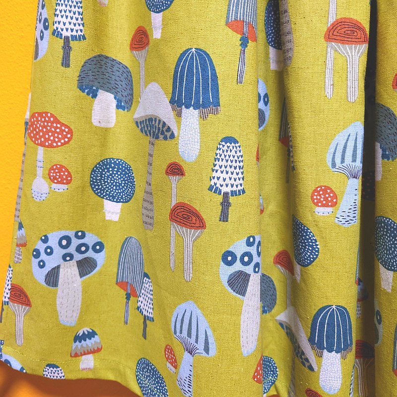 蘑菇愛好者聚集了♪我用一條略微結實的棉麻混合蘑菇圖案製成了一條長裙♪