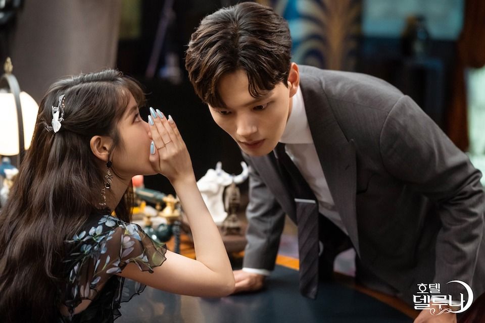 IU美甲《德魯納酒店》張滿月