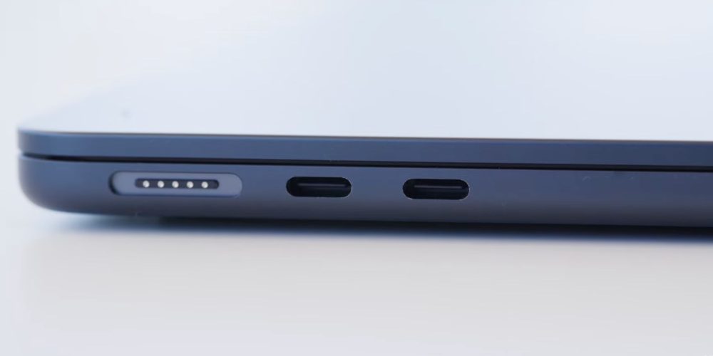 午夜 MacBook Air 被划傷