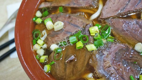【台北美食】阿三汕頭牛肉麵-湯頭一極棒的超小份量牛肉麵店