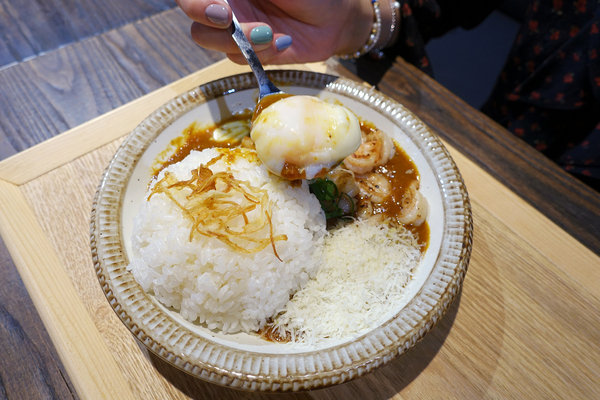 新高軒台北-南港車站環球美食街美食，新高軒咖哩南港店，新高軒咖哩南港店菜單，台北南港Global Mall環球購物中心適合一個人吃飯的餐廳