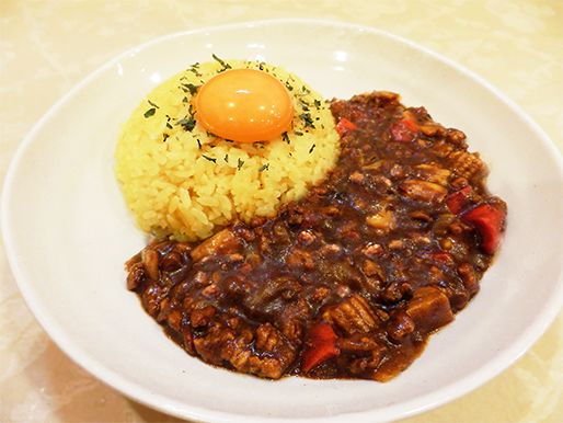 山田農園の卵をトッピング キーマカレー