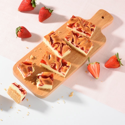 品名：亞尼克起司磚-草莓內容物：奶油起司/草莓果餡/碎餅乾底成份：乳酪、蛋、砂糖、日本麵粉、日本奶霜[牛奶、棕櫚仁油、糊精、酪蛋白、乳糖、乳化劑(脂肪酸甘油酯、大豆卵磷脂、脂肪酸蔗糖酯)規格：7片/盒