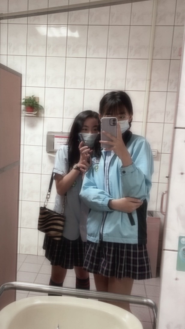 找cp兄弟姐妹😘😘缺愛的弟弟妹妹哥哥姊姊都可以來這裡😘😘😘