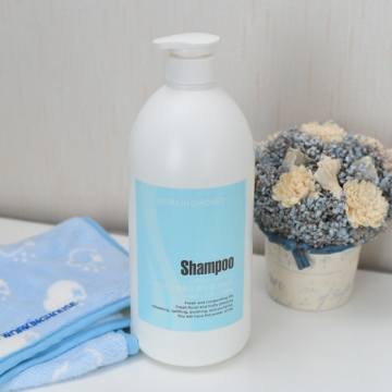 • 清新典雅香氛能溫和洗淨秀髮• 秀髮水潤保濕、柔順絲滑• 享受舒緩放鬆的愉悅感受