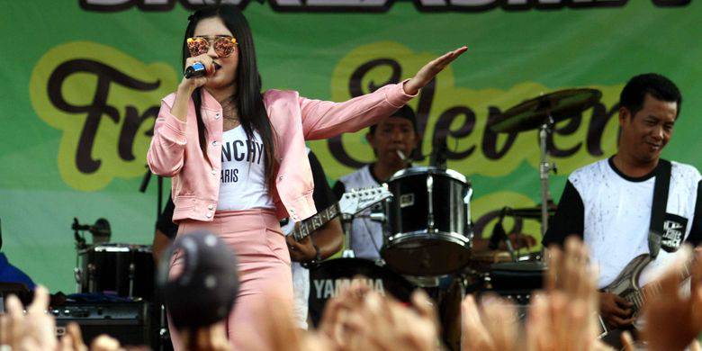 Lirik Dan Chord Lagu Memori Berkasih Nella Kharisma Kompas Com Line Today