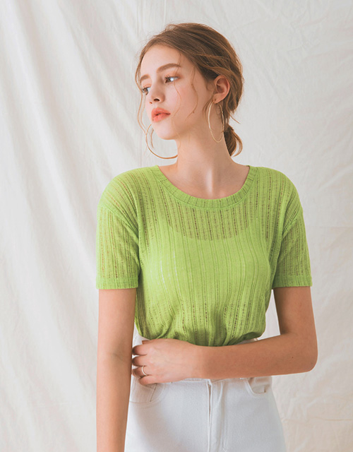 圓領壓紋透膚上衣