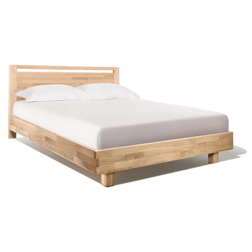 犀牛腳般強壯的橡木床腳和外顯的榫接框架具有永恆而簡約的外觀，營造出清晰又現代的圖形表達。---------------------------------------------尺寸：接受訂製。材質：