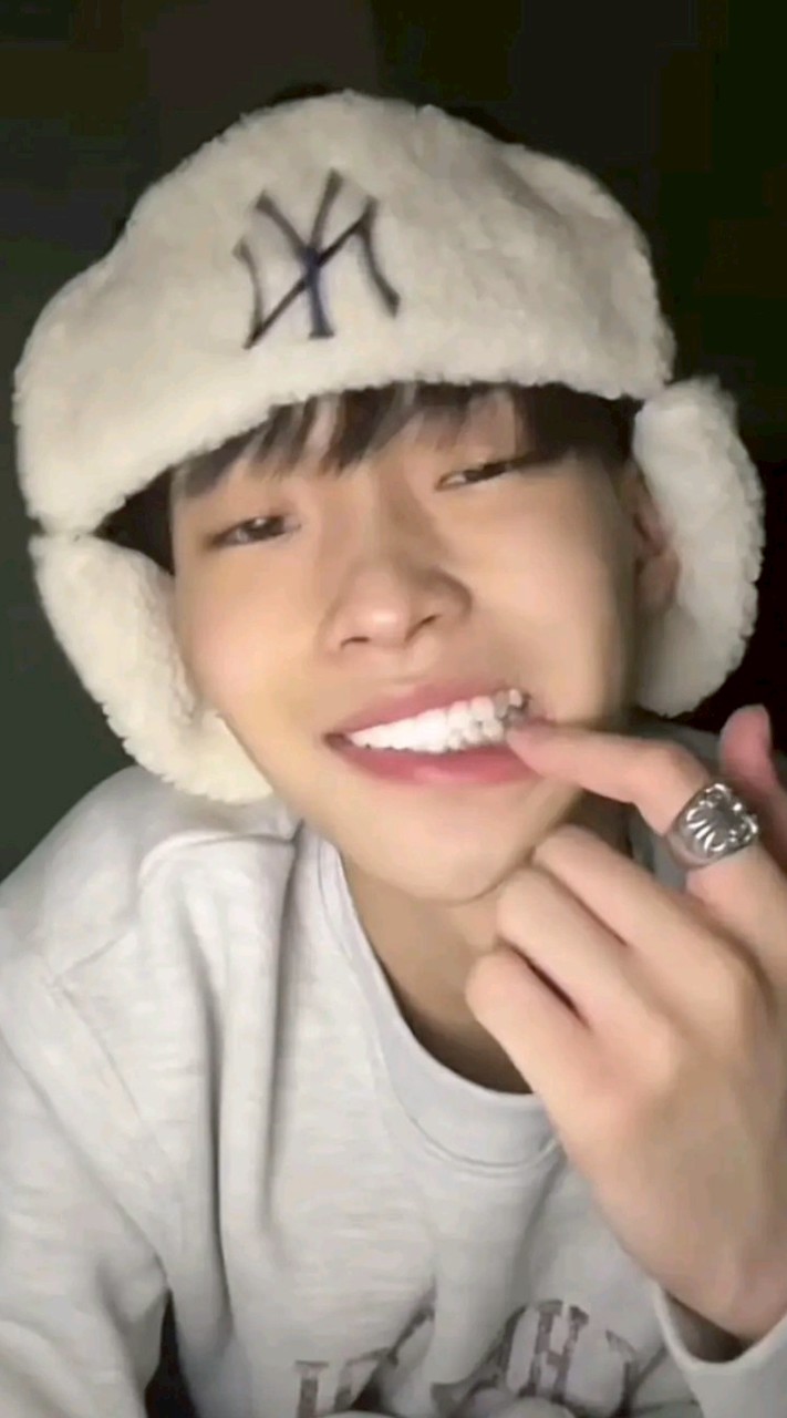 y u u n aのファンしゅーごー