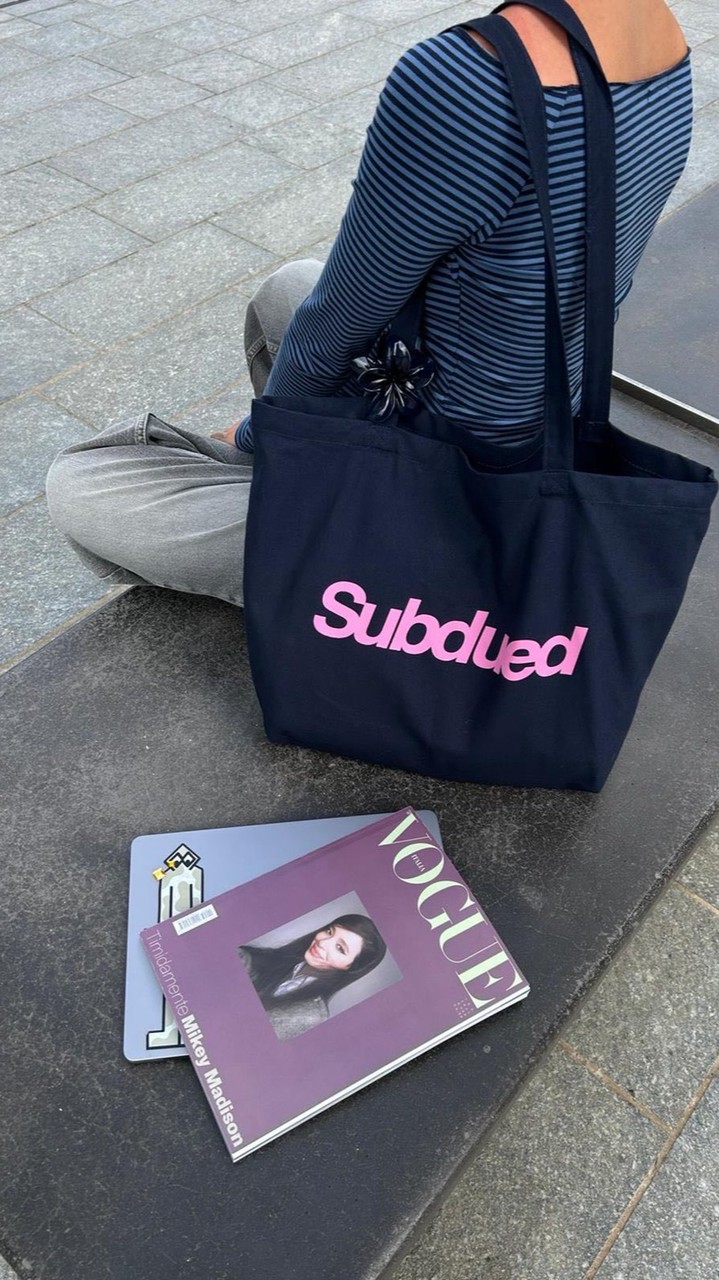 ElleLina 🪽 Subdued 🎱