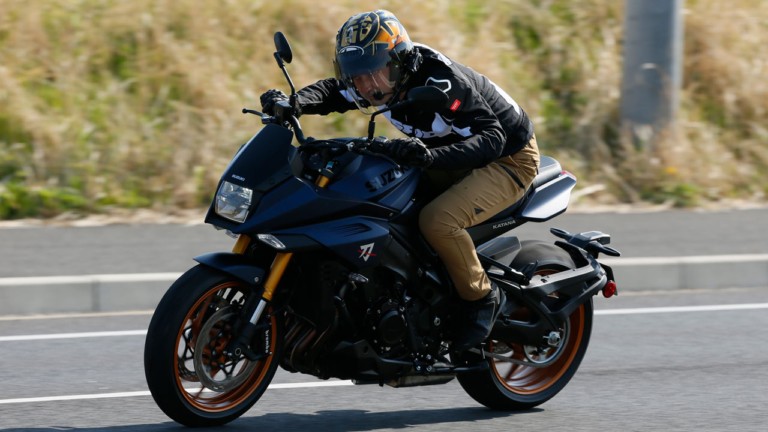 スズキKATANA ['22後期 新型バイクカタログ]：電子制御強化