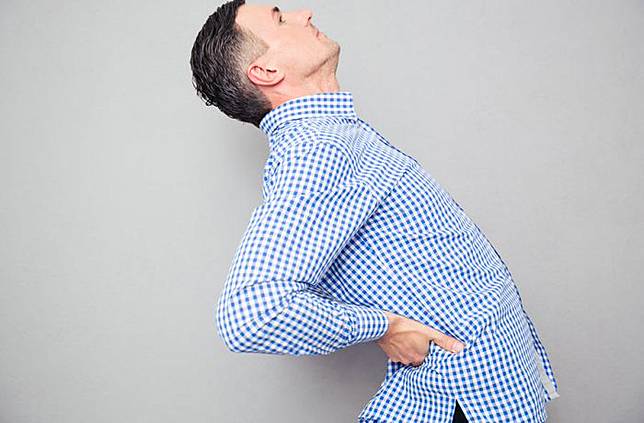 Jangan Pernah Mengertakkan Tulang Punggung Anda Hingga Berbunyi Krek, Ini Bahayanya!