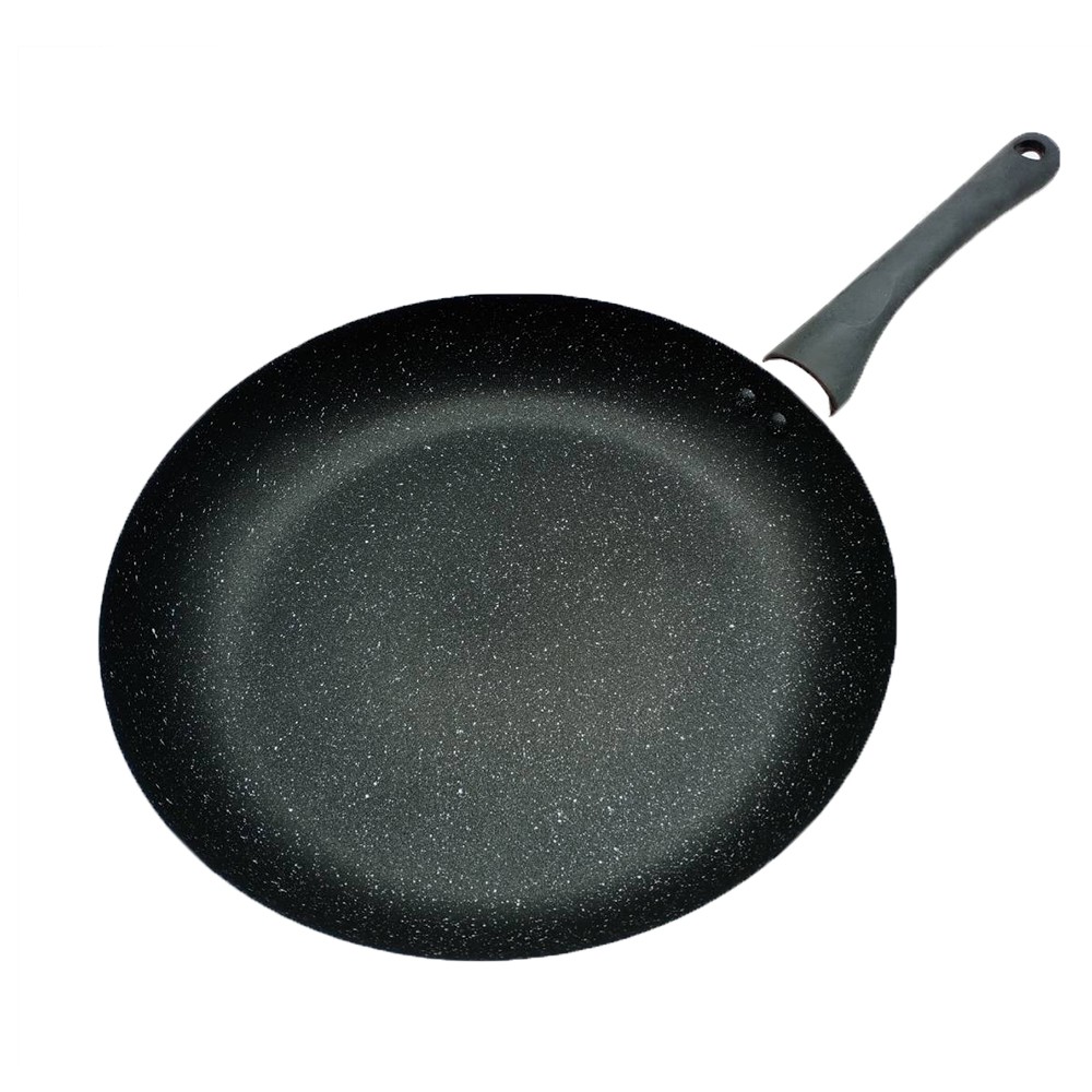 規格：直徑28cm產地：中國材質/成份：麥飯石包裝內容物：1入✅ 鍋內多加入麥飯石，讓烹煮更容易✅ 小甜❤️外觀與輕巧造型結合✅ 針對女性使用者輕量化打造✅ 熱對流佳、導熱均勻✅ 寬鍋身設計✅ 不沾鍋