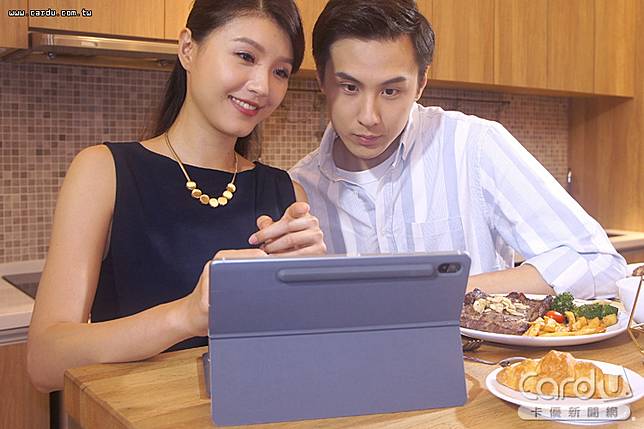 各業者祭出雙11優惠搶市，消費者應保持「停看聽」的理性購物，下單前務必詳閱內容(圖/卡優新聞網)