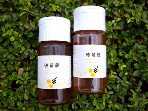 ▲色澤較淺、透亮的荔枝蜜，帶有淡雅荔枝花香，甜中帶微酸，入口十分清爽溫潤。（圖/奧丁丁市集）