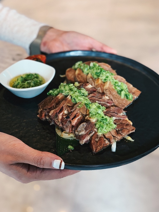 iPhone 美食攝影達人教你怎麼拍年菜，找角度、找手模、善用修圖軟體拍出團圓澎湃感