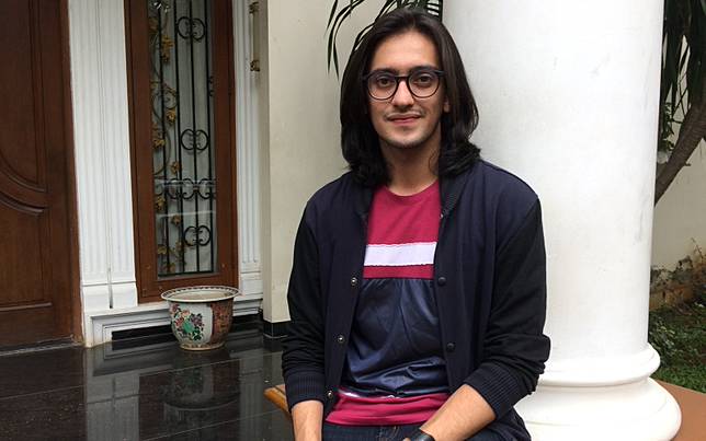 3 Selebriti yang Tak Pernah Unggah Foto Selfie