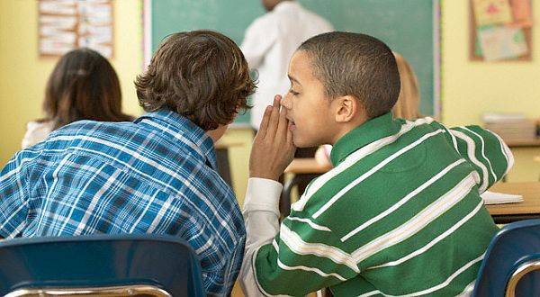 Deretan Kelakuan Nyeleneh di Kelas yang Nggak Disukai Guru, Tapi Paling Bikin Kangen Sekolah. Sahabat Trivia Pernah Ngelakuin yang Mana Aja Nih?