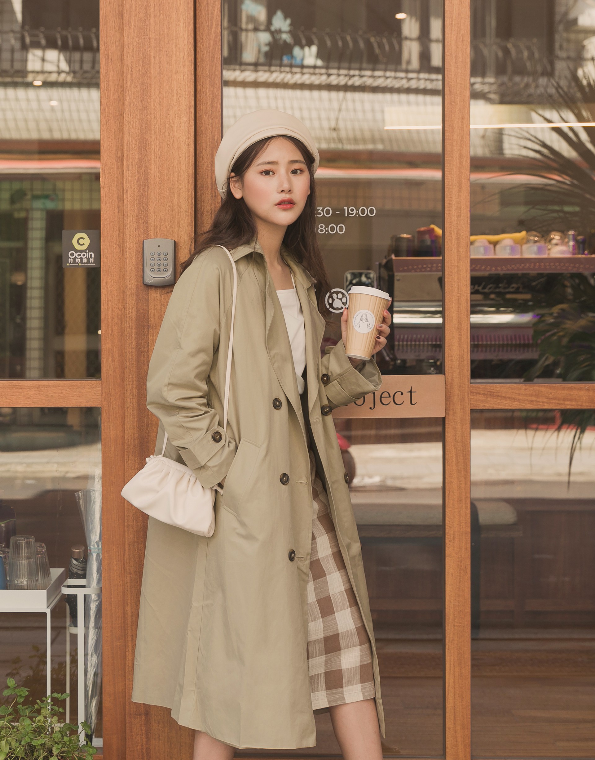 質感面料/雙排釦造型/附綁帶，綁帶可拆/修長修身/經典百搭