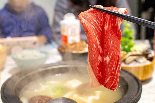 【桃園美食】嗑肉石鍋-什麼!?和牛龍蝦火鍋只要599元就能吃到！CP值爆高的火鍋店