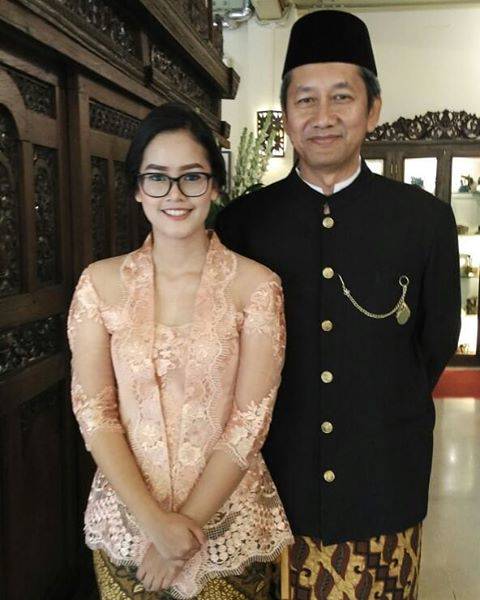 Ida Farida Hanas Whois