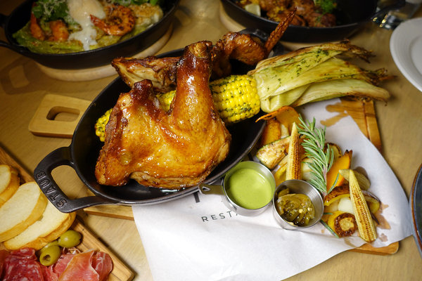 內湖浪漫餐廳-Lazy Point餐酒館，有午餐、下午茶、晚餐的內湖餐酒館，露天酒吧內湖調酒，文湖線約會餐廳，活動包場、會議空間租借的內湖咖啡廳