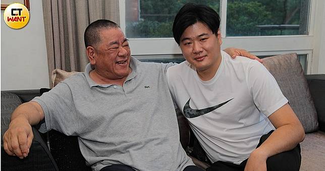 【吳敦父子泯恩仇1】看報導急回台 　兒悔：沒見過父親這麼悲傷