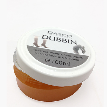 ＊油性NUBUCK指定保養用品＊對一般皮質皆都有滋養防龜裂效果.＊最佳沙發,皮飾,皮衣,皮鞋保養防護聖品.＊補充受損乾凅皮革失去的油脂,使皮質柔軟有亮澤並兼俱防水功能.＊透明無色,故適用於所有顏色皮質