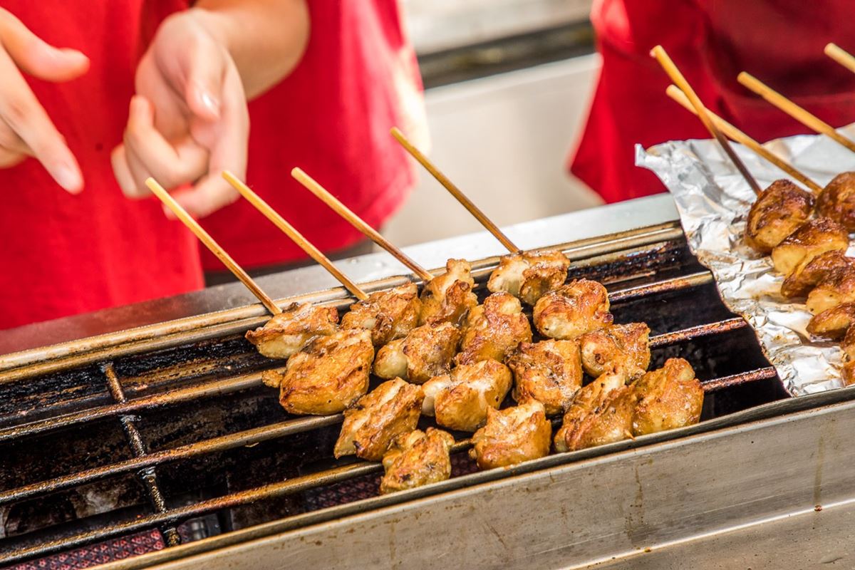 不只臭豆腐！老饕帶路「深坑老街」７必吃：最強雞屁股、豆腐麻糬、芋圓冰