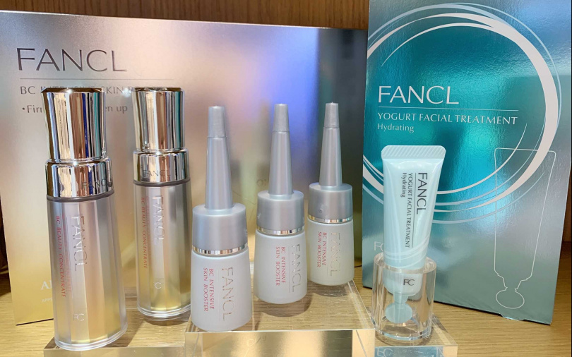 FANCL逆齡賦活煥采組／11,214元 內含逆齡賦活前導精萃*1盒+逆齡賦活精萃 18ml*2+優格活氧面膜*1盒。(圖／吳雅鈴攝影)