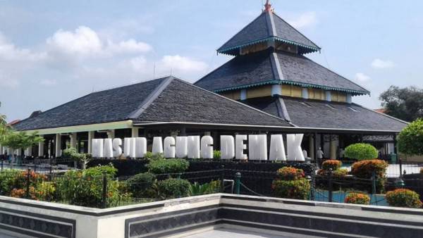 5 Masjid Bersejarah Di Pulau Jawa Yuk Wisata Religi