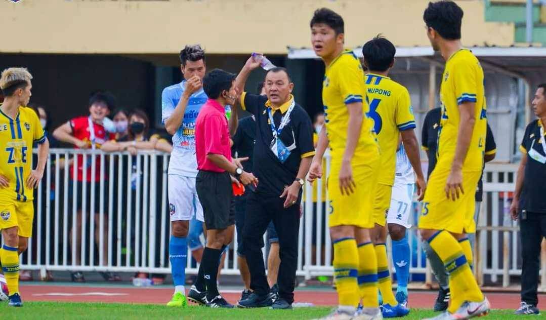 ไทยลีก3เดือด! ปลาทูคะนอง หัวร้อน นักเตะ-โค้ช ฮือเอาเรื่องเปา หวิดเตะไม่