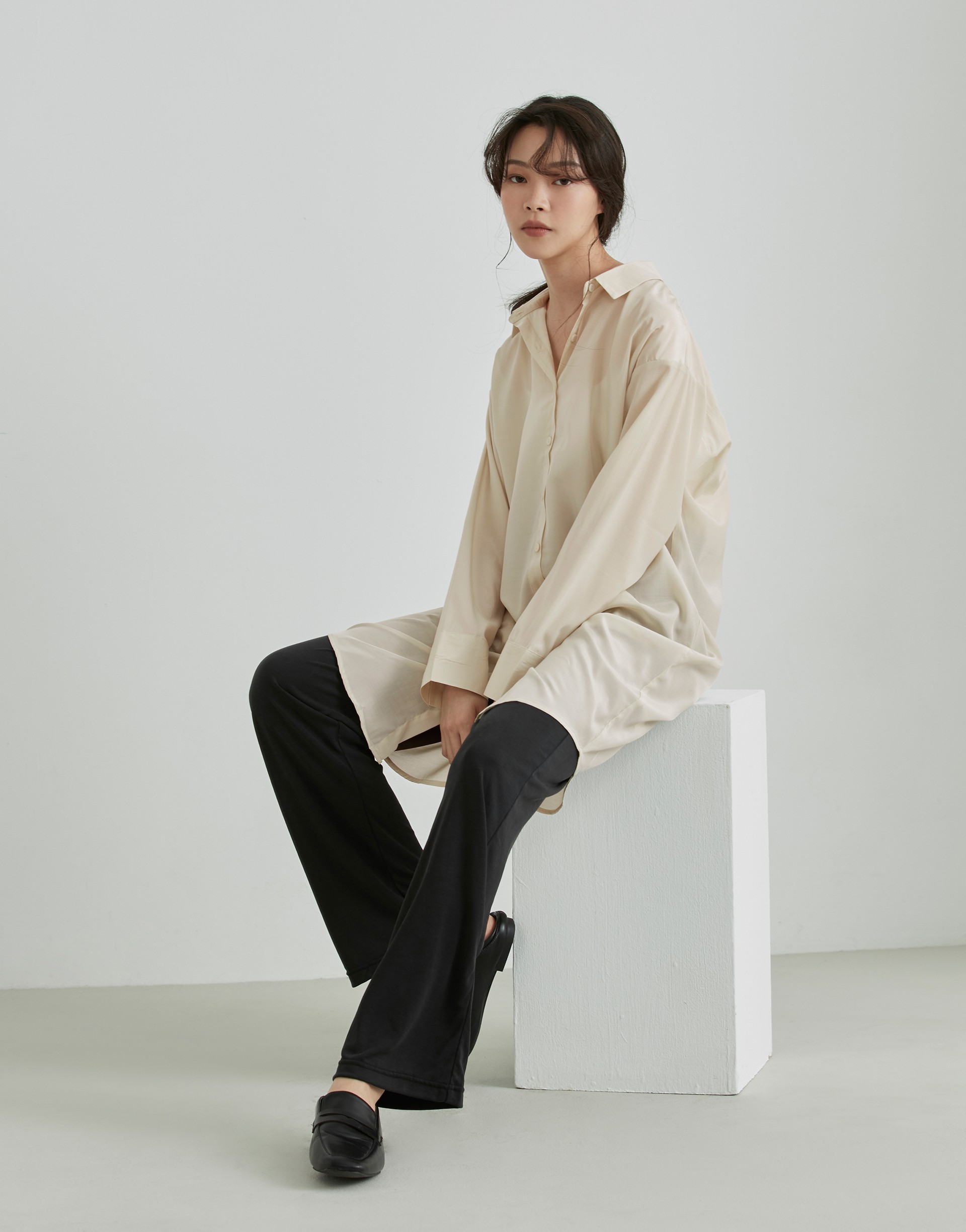 彈性：無 微光澤的優雅面料、長版襯衫也可以當外套穿搭
