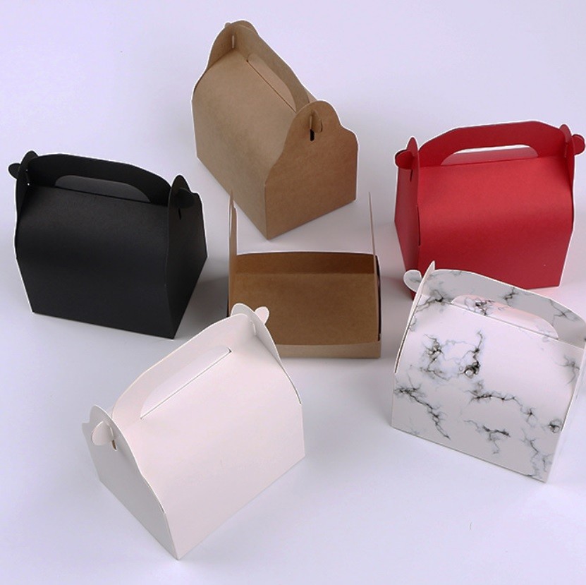 優良紙質, 最佳質感, 蛋糕捲首選 可放入生乳捲彌月蛋糕奶凍捲...等 附船型底托不包含貼紙緞帶等裝飾 我們專賣食品級的包裝容器 適合喜歡在家diy或是自己手作甜品給大家分享的你 讓心愛的人吃得放心 