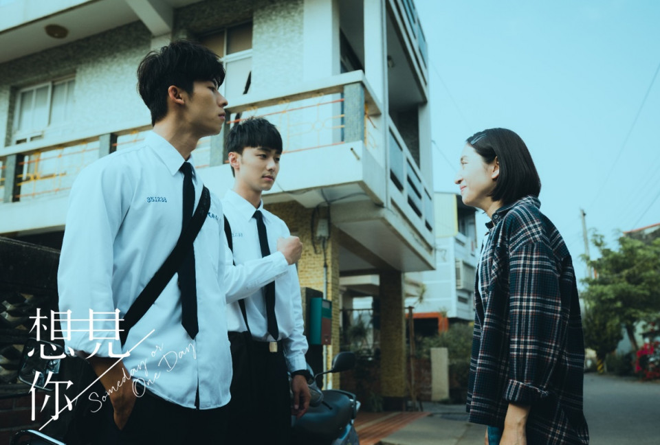 《想見你》柯佳嬿聽伍佰穿越1998！6個台劇穿越手法，時間之神都好愛插手夫妻感情！