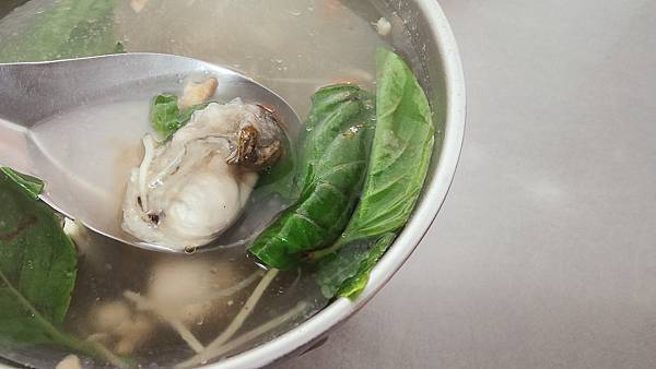 【台北美食】王功鮮蚵之家-超便宜小吃店！高麗菜飯只要２０元就能吃到