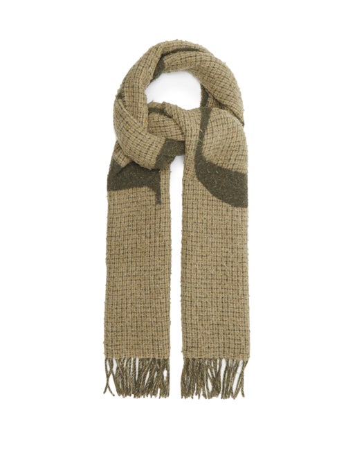 Gucci - Gucci evokes the air of the British countryside with this moss-green scarf, hallmarked with