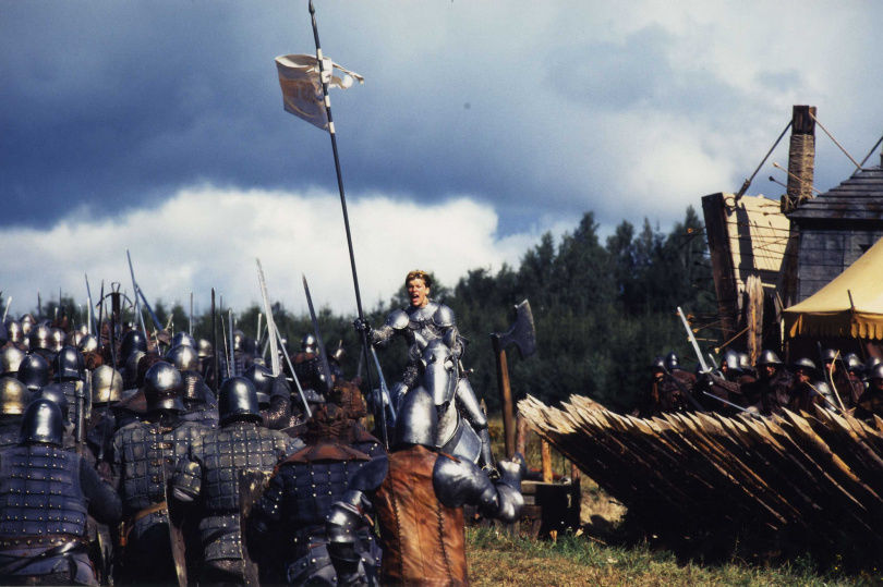 《盧貝松之聖女貞德：數位修復版》為金獎導演盧貝松生涯最具爭議代表作品，即將重返大銀幕。（圖／可樂電影提供）